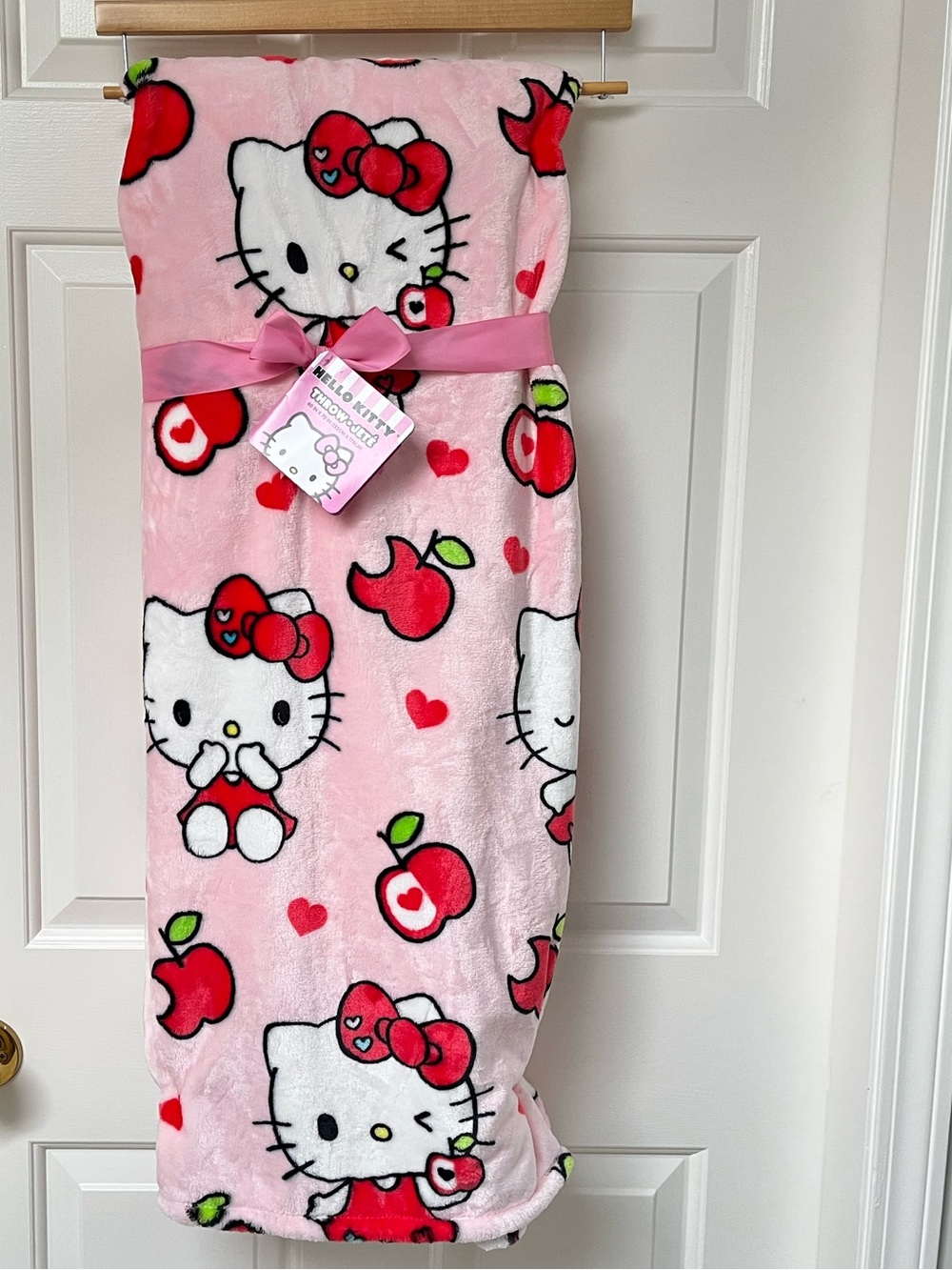 *BRAND NEW* Hello Kitty Throw Blanket